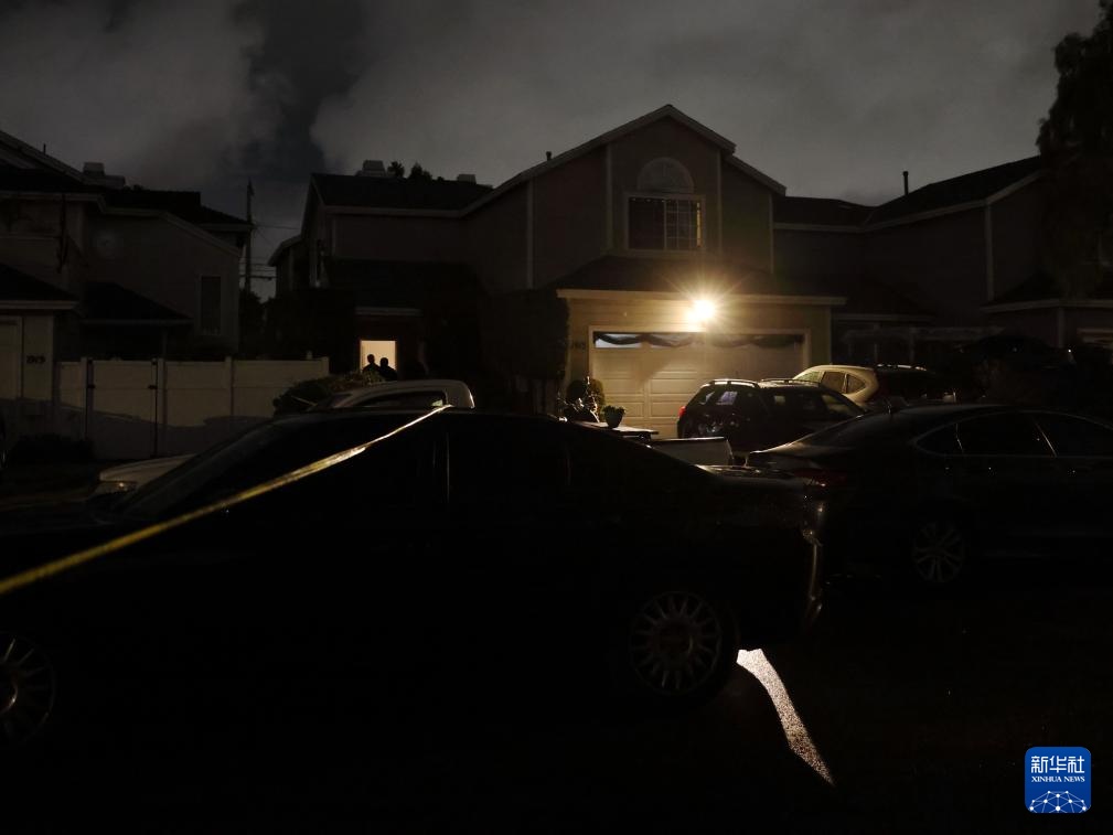 美国执法人员搜查白宫记协晚宴枪手住所