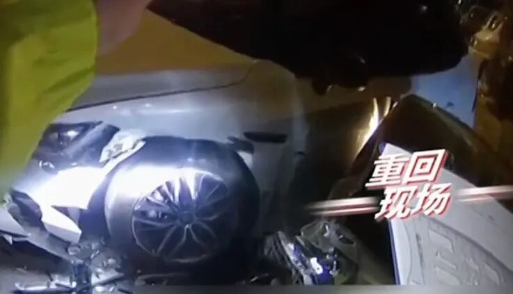 男子酒后带2岁娃开车狂飙，撞车后甩锅：是我媳妇开的车