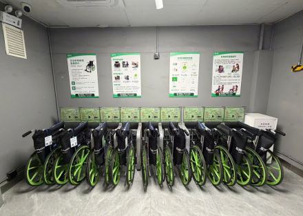 东单站北京市首个地铁“共享轮椅便民服务驿站”