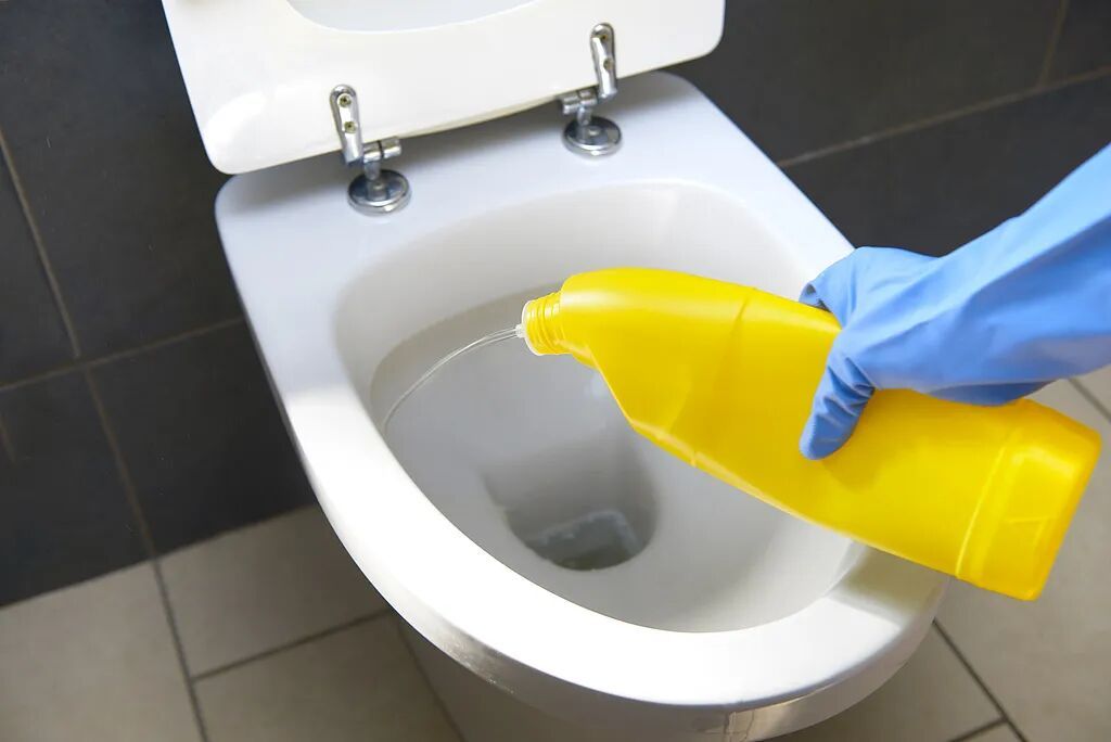 女子发现中毒时，多种清洁产品混用习惯已保持半年！重要提醒→