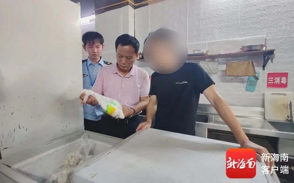 果盘店水果发霉、库房蟑螂爬上食材……海口下架84家问题外卖店→