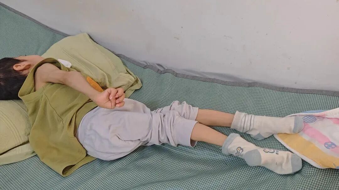 广州一男孩被医院当脑瘫治7年，父母偶然发现病历疑点，已向法院提起诉讼