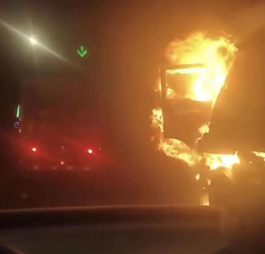 “妈，我在隧道救了个人，但我可能出不去了……”