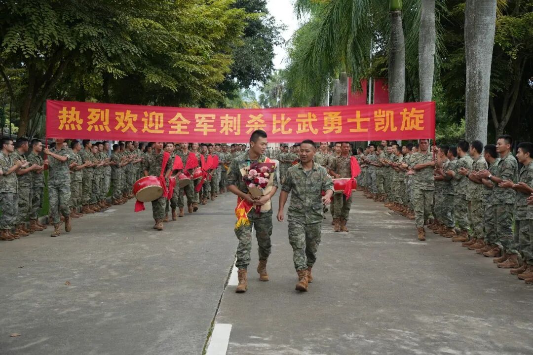 “全军刺杀比武”前四强的他，二等功