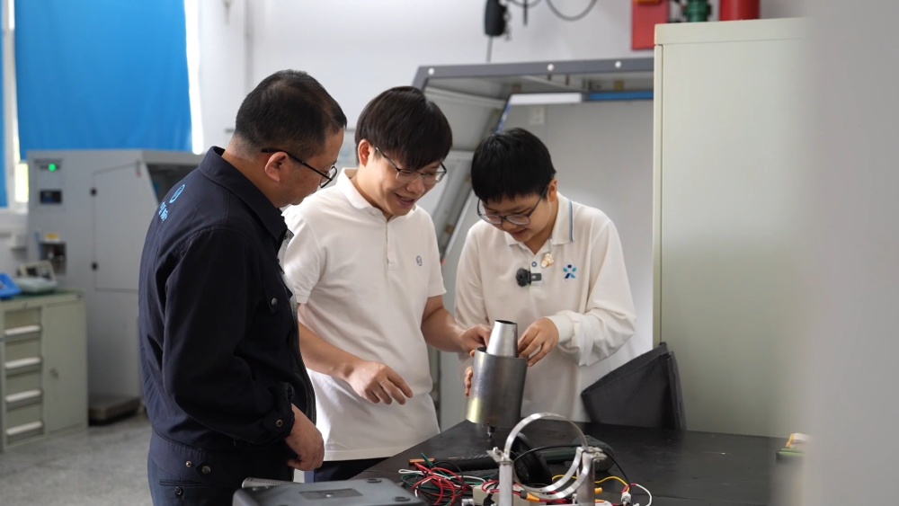 初中生手搓发动机！中国航发专家助“涡喷少年”追逐“飞天梦”