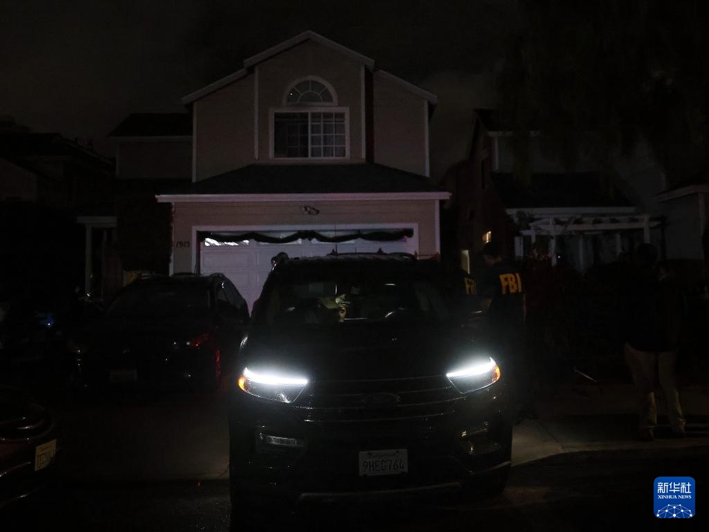 美国执法人员搜查白宫记协晚宴枪手住所
