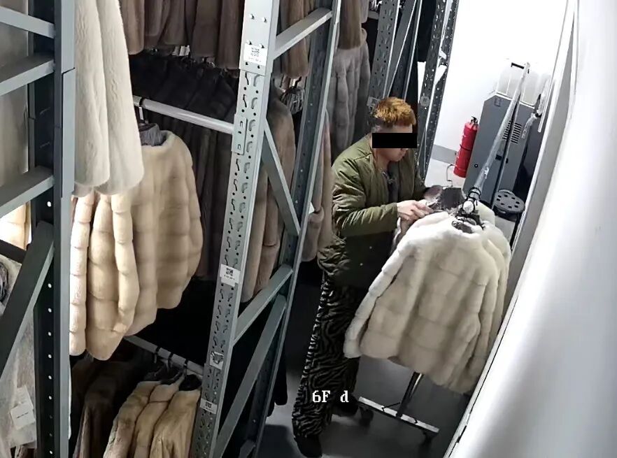 200多件水貂大衣不翼而飞，海宁警方揪出内鬼！