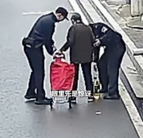 人民警察，就是人民的“好孩子”！这一幕，暖心！