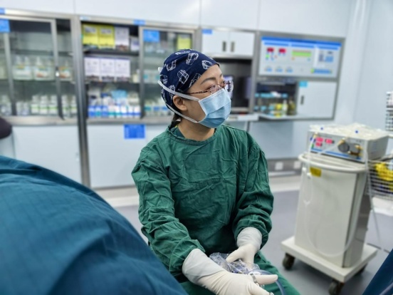 28岁姑娘备孕2年无果，一查子宫里竟长了“蜘蛛网”！医生：很多女性都忽视了这一步