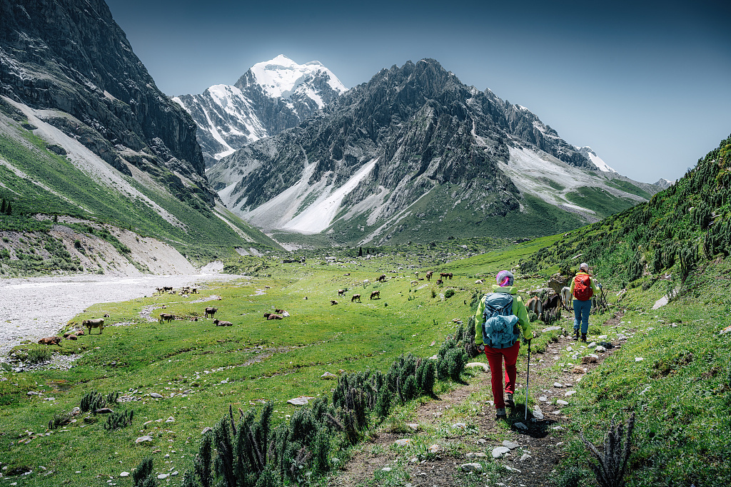 无证也能当领队 户外活动组织乱象频出 记者调查→