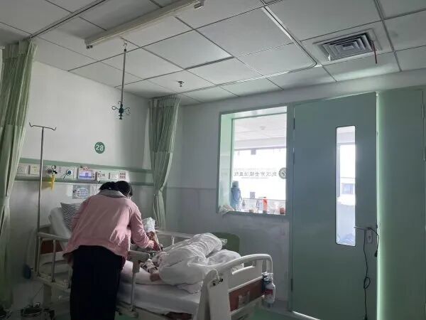 差点“毁容”截肢！男孩高烧40℃全身变黑，只因父母一个疏忽……当前高发季