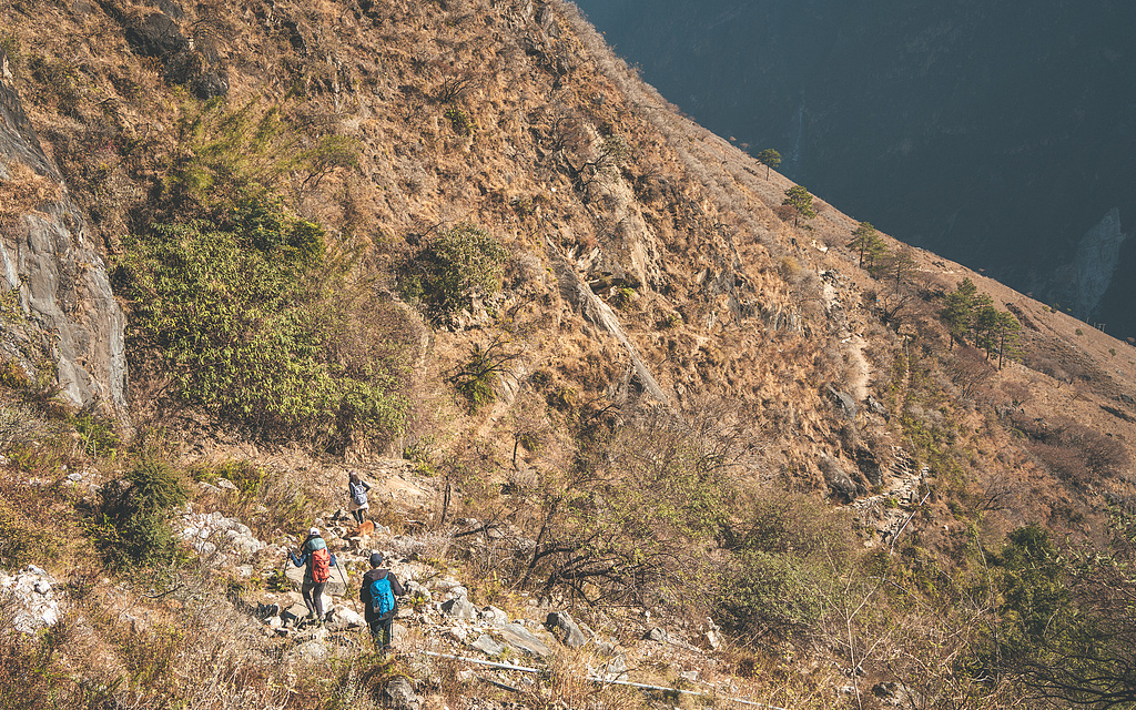 无证也能当领队 户外活动组织乱象频出 记者调查→