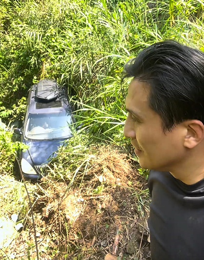 江西一男子连人带车坠崖冷静自救毫发无伤，车还能打着火，网友：劫后逃生必有后福