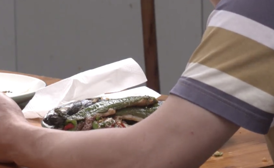 一顿6个鸡腿+几大块红烧肉，14岁男孩暴饮暴食险丧命！医生提醒