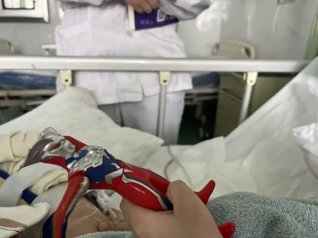 差点"毁容"截肢！男孩高烧40℃全身变黑，只因父母一个疏忽…当前高发季