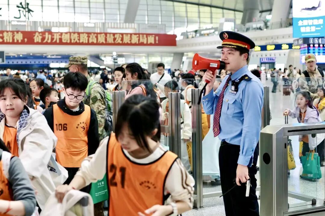 预计客流最高峰5月1日！长三角铁路“五一”假期运输明天启动