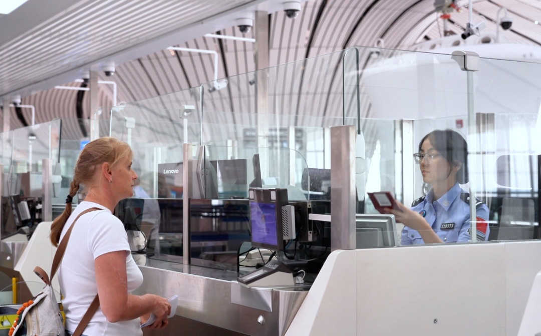 大兴边检民警一眼识破双胞胎证件冒用骗局