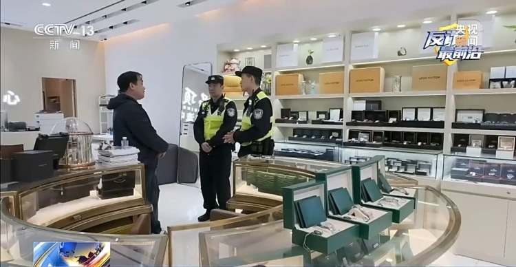 警惕“假军人”温柔陷阱 他每天说“注意保暖”却要你买百万手表