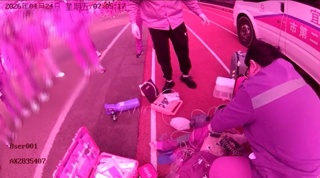 12岁男孩学校晨跑时心脏骤停，13分钟救回