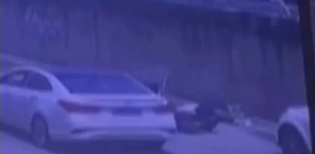 连人带车撞飞数十米！警惕，这个简单的动作稍有疏忽就会引发致命事故——