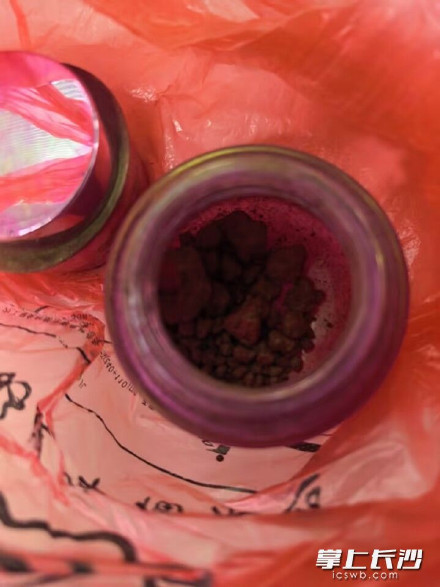 男子误食染料全身变红