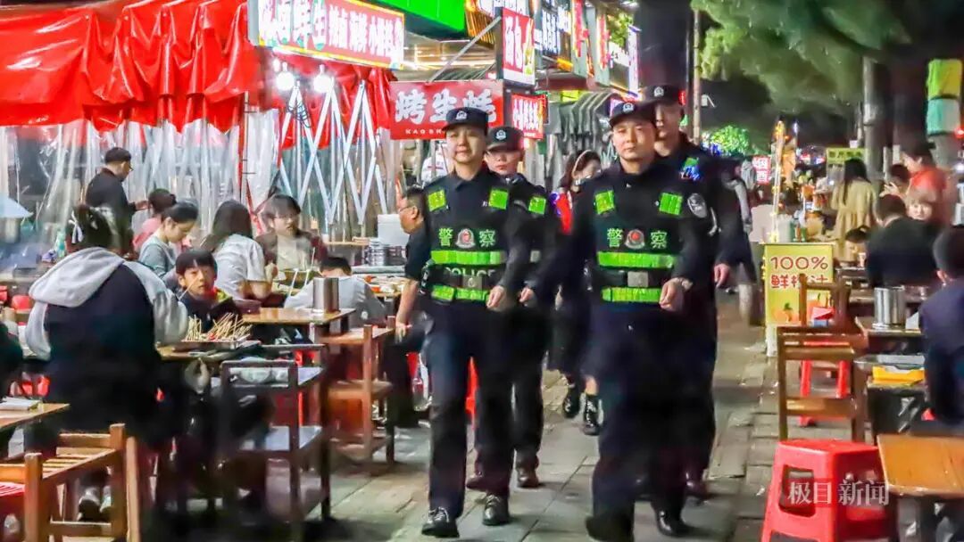 不像民警像“掌柜”，他把守护做成了“家常菜”