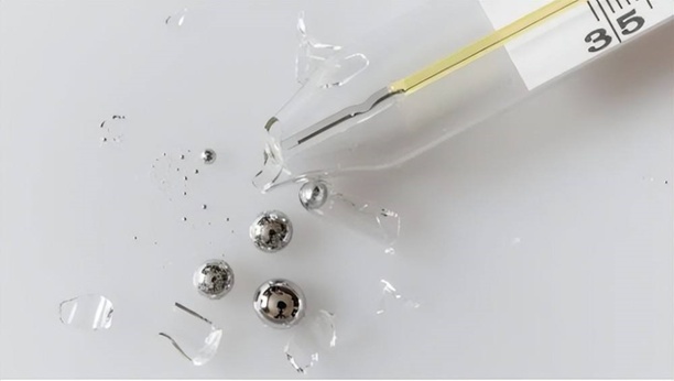 女子称“霸王茶姬中喝出水银”，门店回应：不可能有这种东西，正配合警方及市监局调查