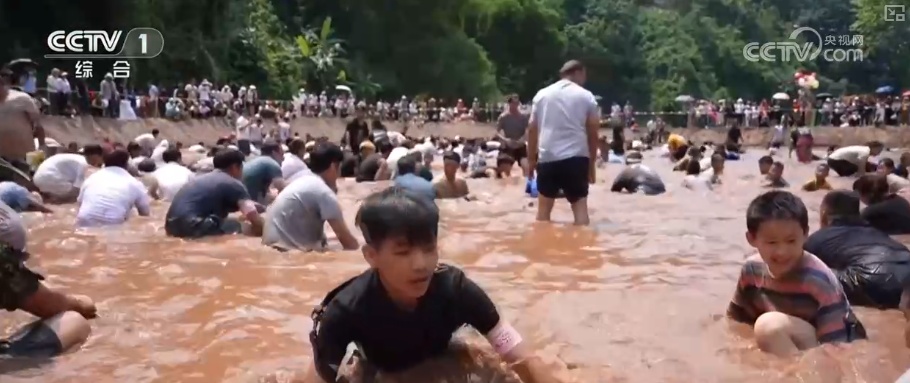 “五一”假日文旅玩法升级 “短途跨境”“慢生活”热度飙升