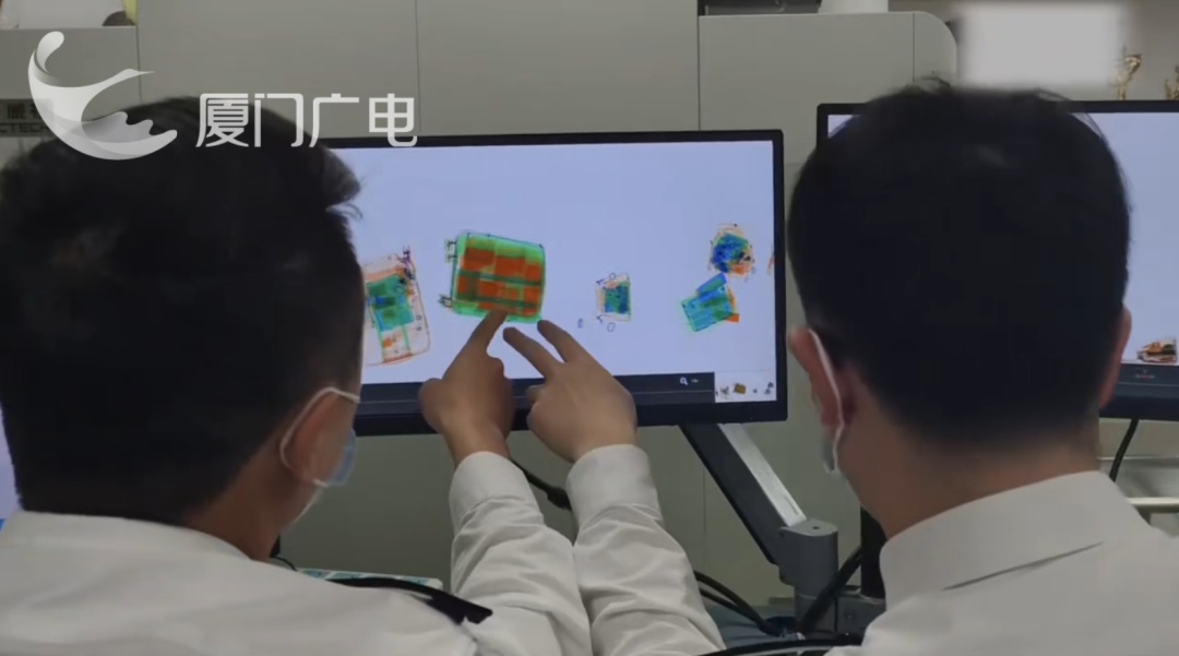 “人肉”走私“小黄书”！厦门机场海关查获淫秽书籍65册