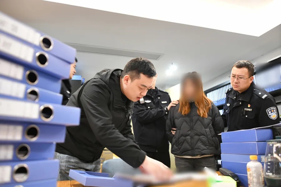 上海警方：朱某、徐某、苏某等5人已被抓获！200多位老人被教唆“装瘫”，真相曝光