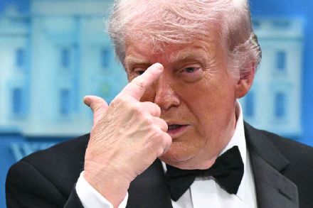 美媒：民调显示特朗普支持率跌至本届任期新低