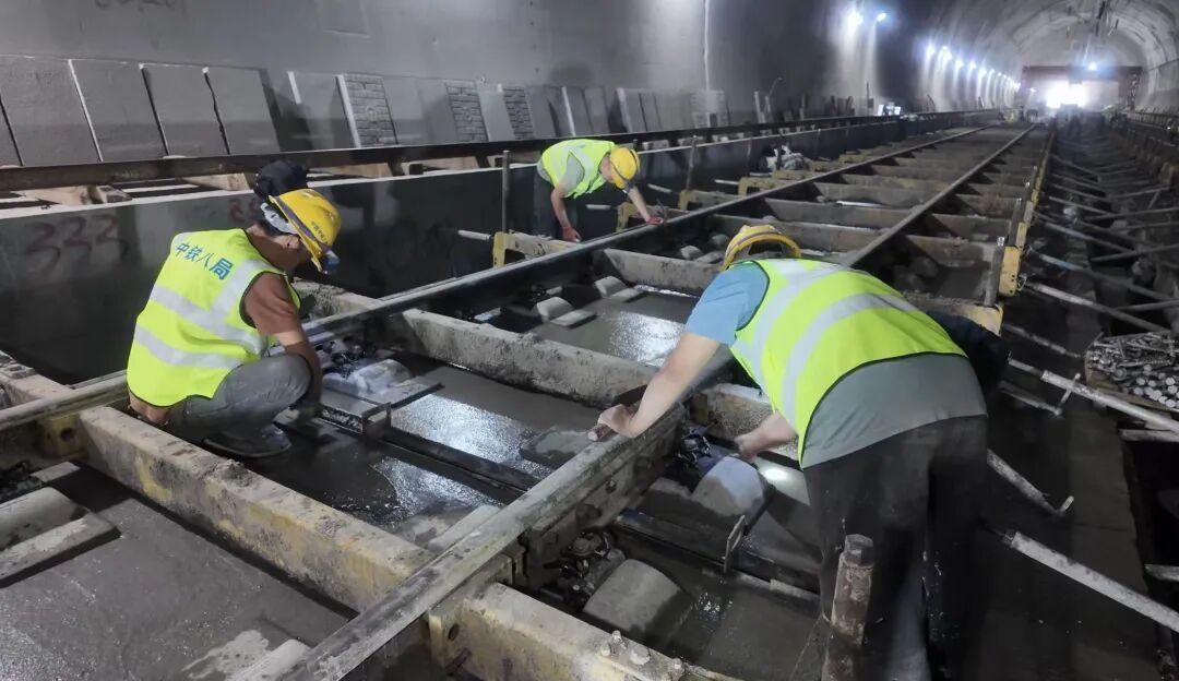 渝昆高铁川滇段全线无砟轨道施工完成 预计5月中旬铺轨