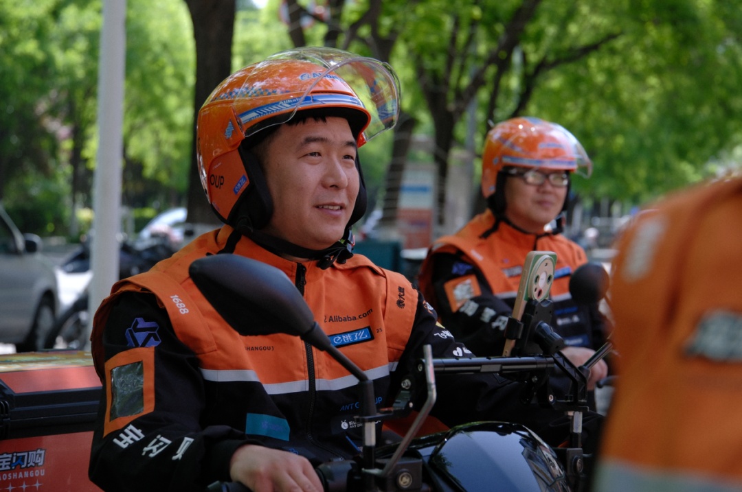 谁说送外卖是青春饭？这两个河南小哥，获得国家级表彰