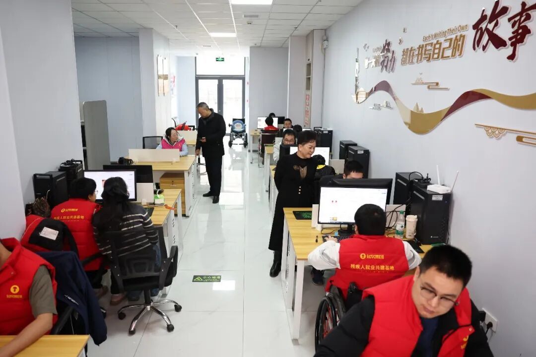 稳就业，扩容提质如何并举？