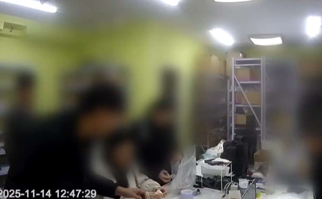 女子售卖满屋“卡地亚”“香奈儿”！销售80多万元，女子：我以为顶多交2000罚款...