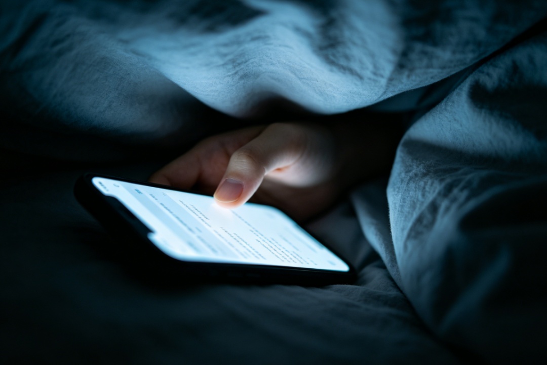 开灯睡觉的危害超乎想象！简单4步消除健康风险→