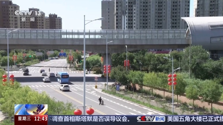 地铁进站被挡水板绊倒骨折 谁担责？法院这样判