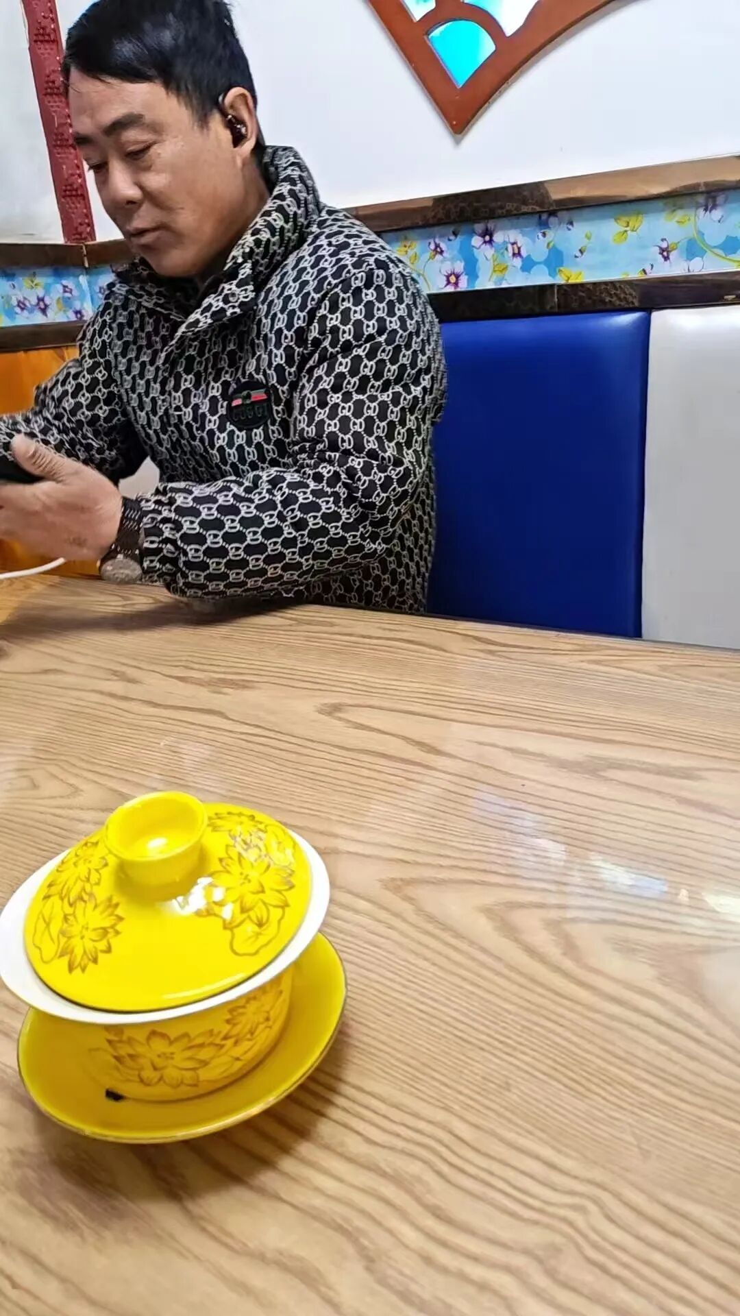 25吨吊车拉了30吨父爱！青海吊车司机开11小时送大叔赴女儿订婚宴，小作文看哭了