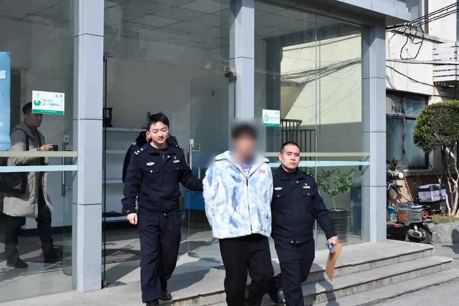 上海警方：朱某、徐某、苏某等5人已被抓获！200多位老人被教唆“装瘫”，真相曝光