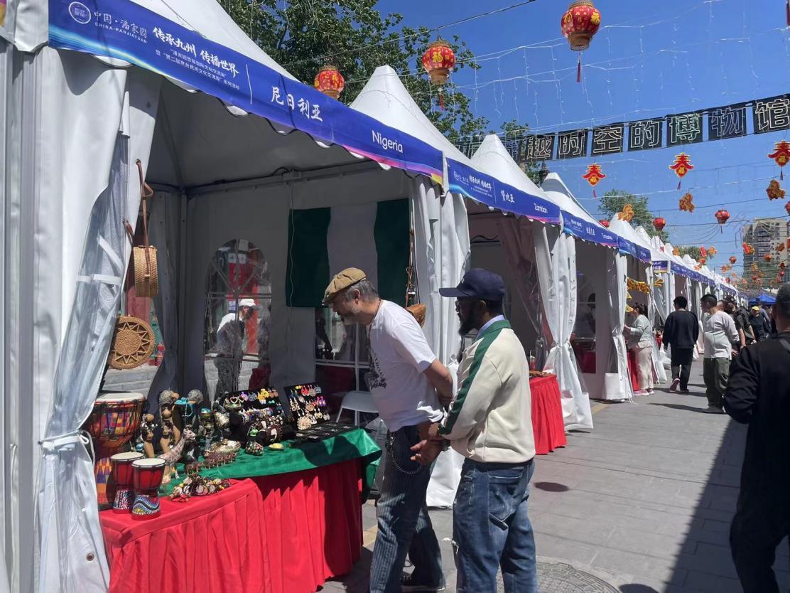 好吃好玩好逛 五一假期来北京潘家园感受国际市集