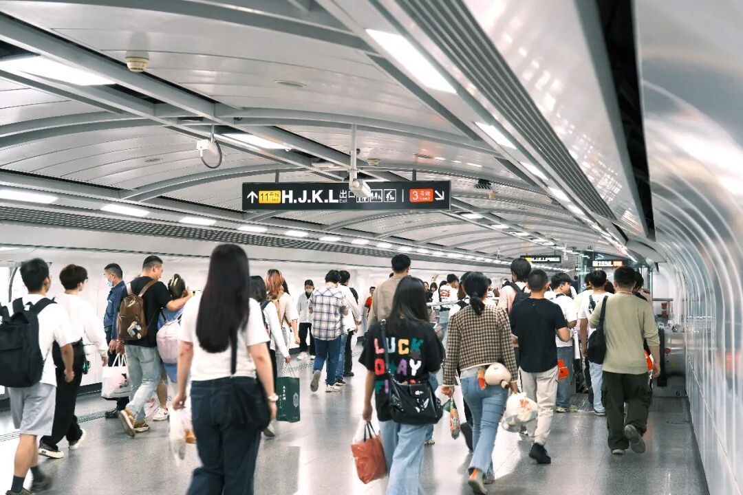 “五一”假期期间，广州地铁多条线路延长运营服务时间