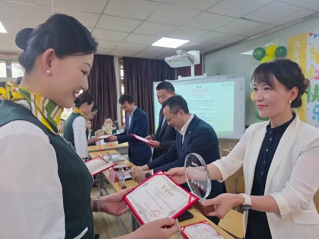 平均年龄30+！春秋航空首批“宝妈”乘务员五一后正式上岗