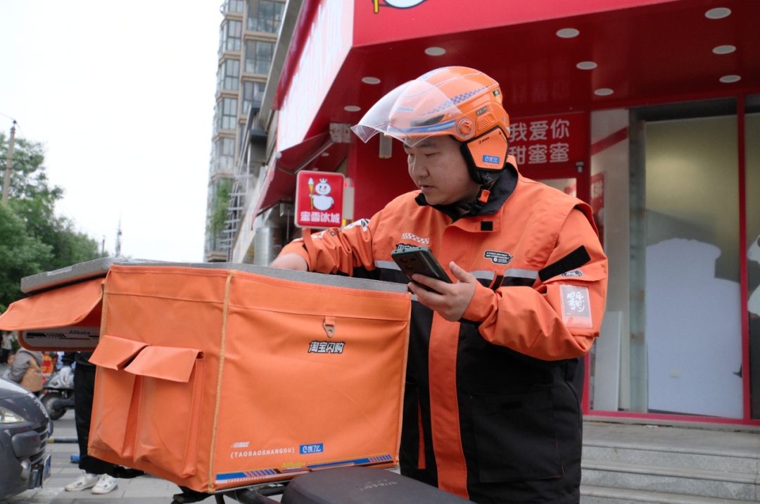 谁说送外卖是青春饭？这两个河南小哥，获得国家级表彰