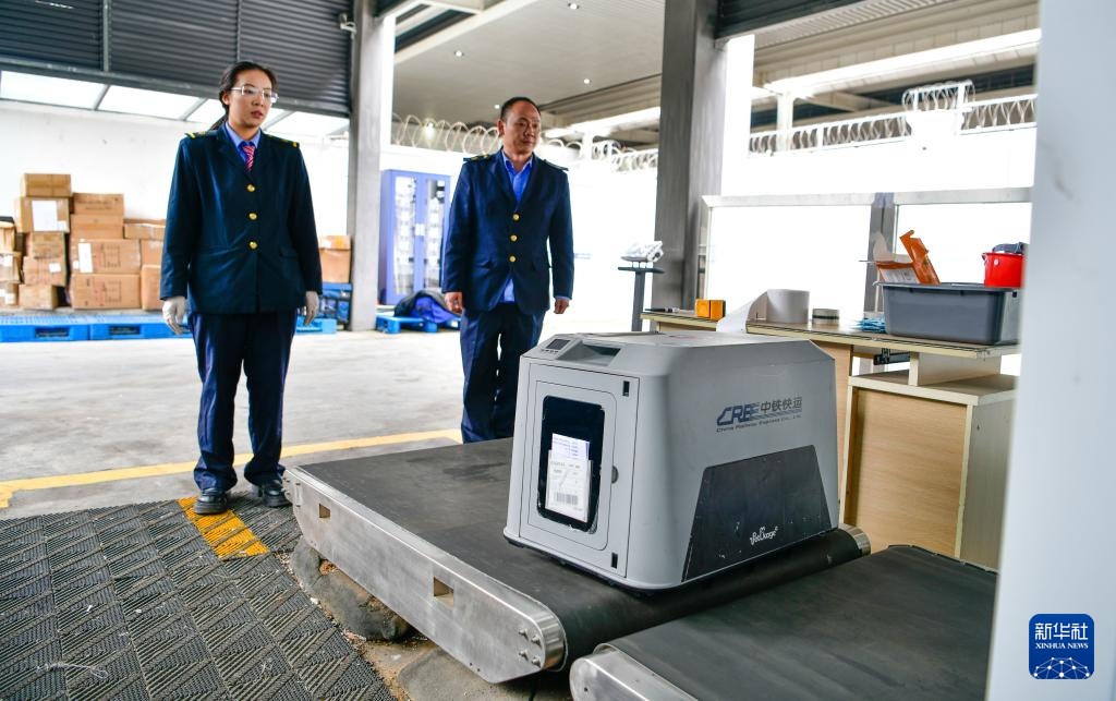 “五一”临近 “高铁快运”助力宠物出行