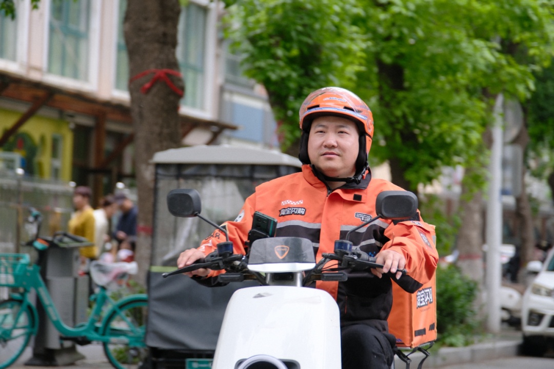 谁说送外卖是青春饭？这两个河南小哥，获得国家级表彰