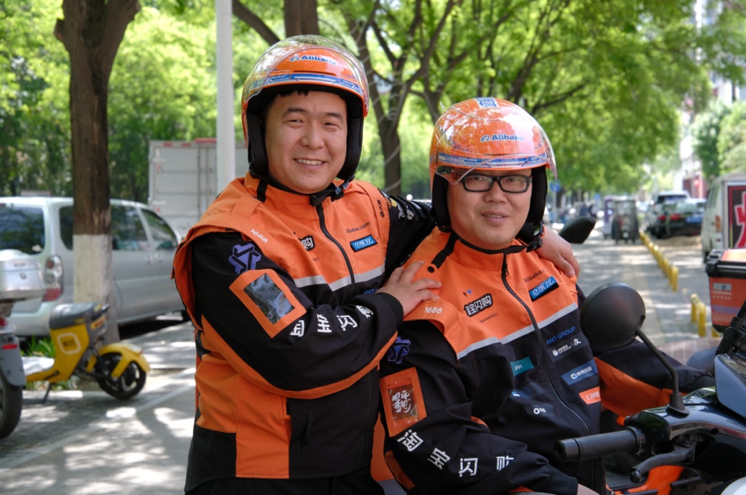 谁说送外卖是青春饭？这两个河南小哥，获得国家级表彰