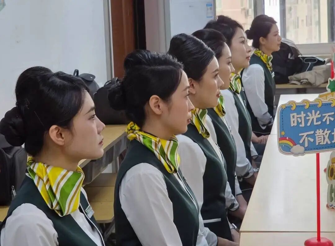 平均年龄30+！春秋航空首批“宝妈”乘务员五一后正式上岗