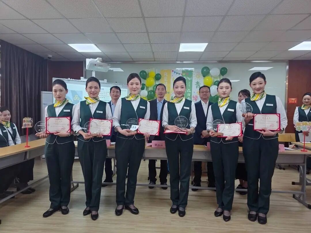 平均年龄30+！春秋航空首批“宝妈”乘务员五一后正式上岗