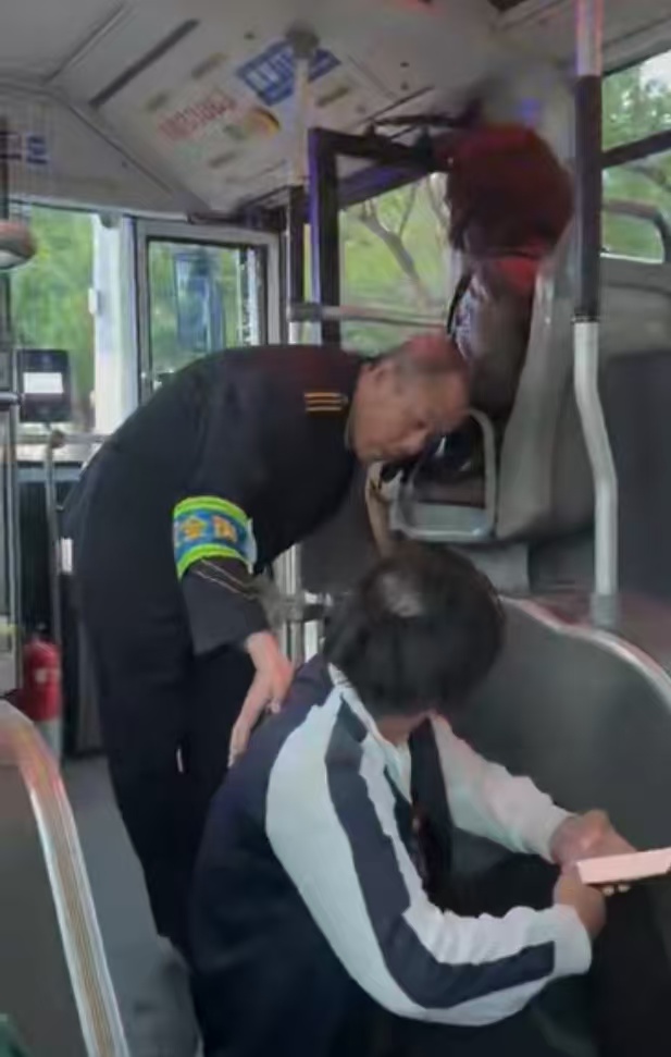 北京公交上演生死时速！驾驶员守护乘客生命“黄金时刻”