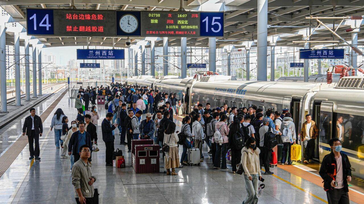 全国铁路今天预计发送旅客1995万人次 这些线路仍有余票